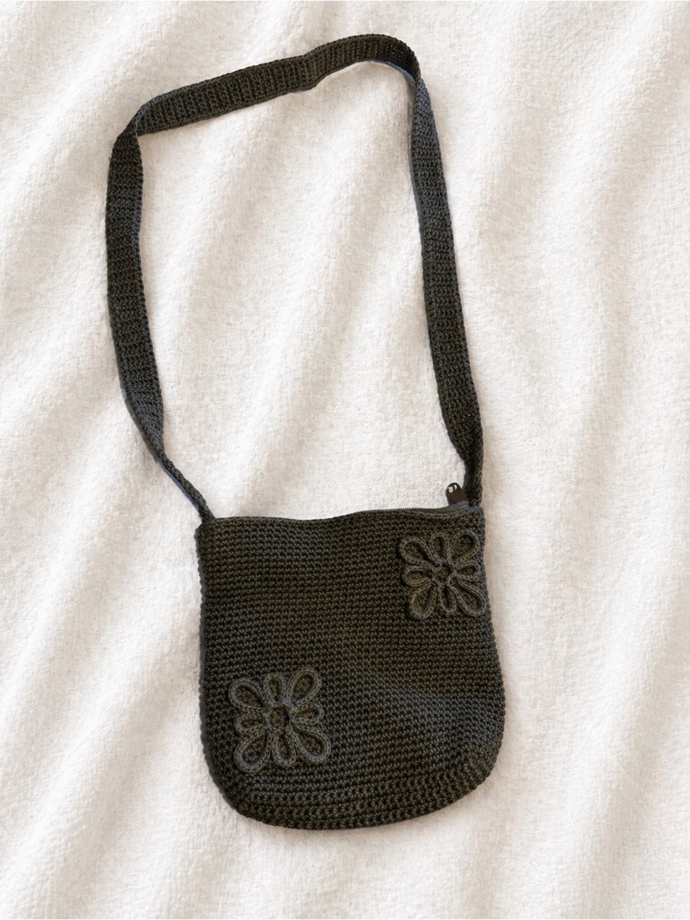 green Crochet Crossbody Bag with Floral Appliqué